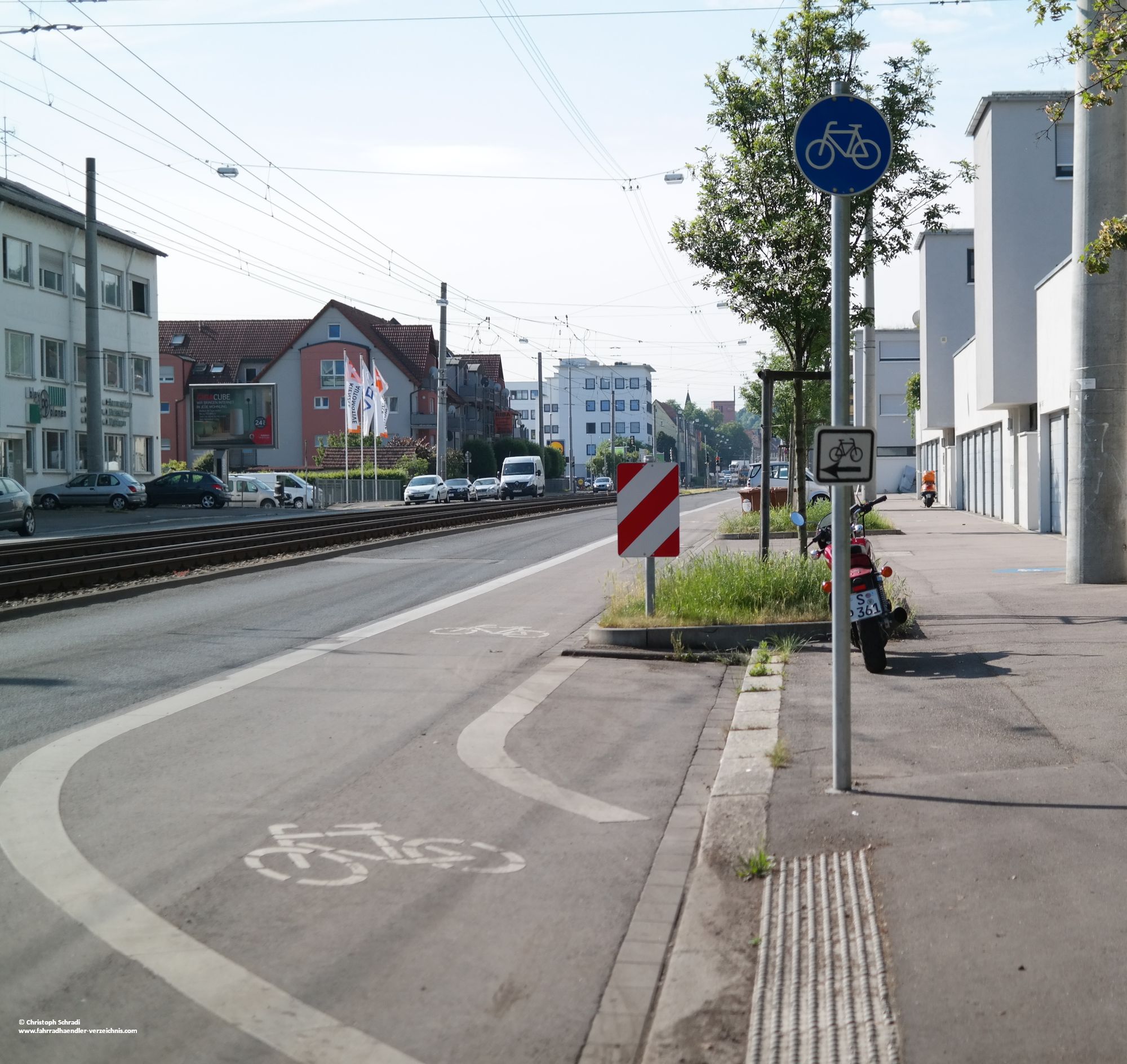 Fahrradwege sind speziell für Fahrräder konzipiert und meist baulich von Autostraßen getrennt
