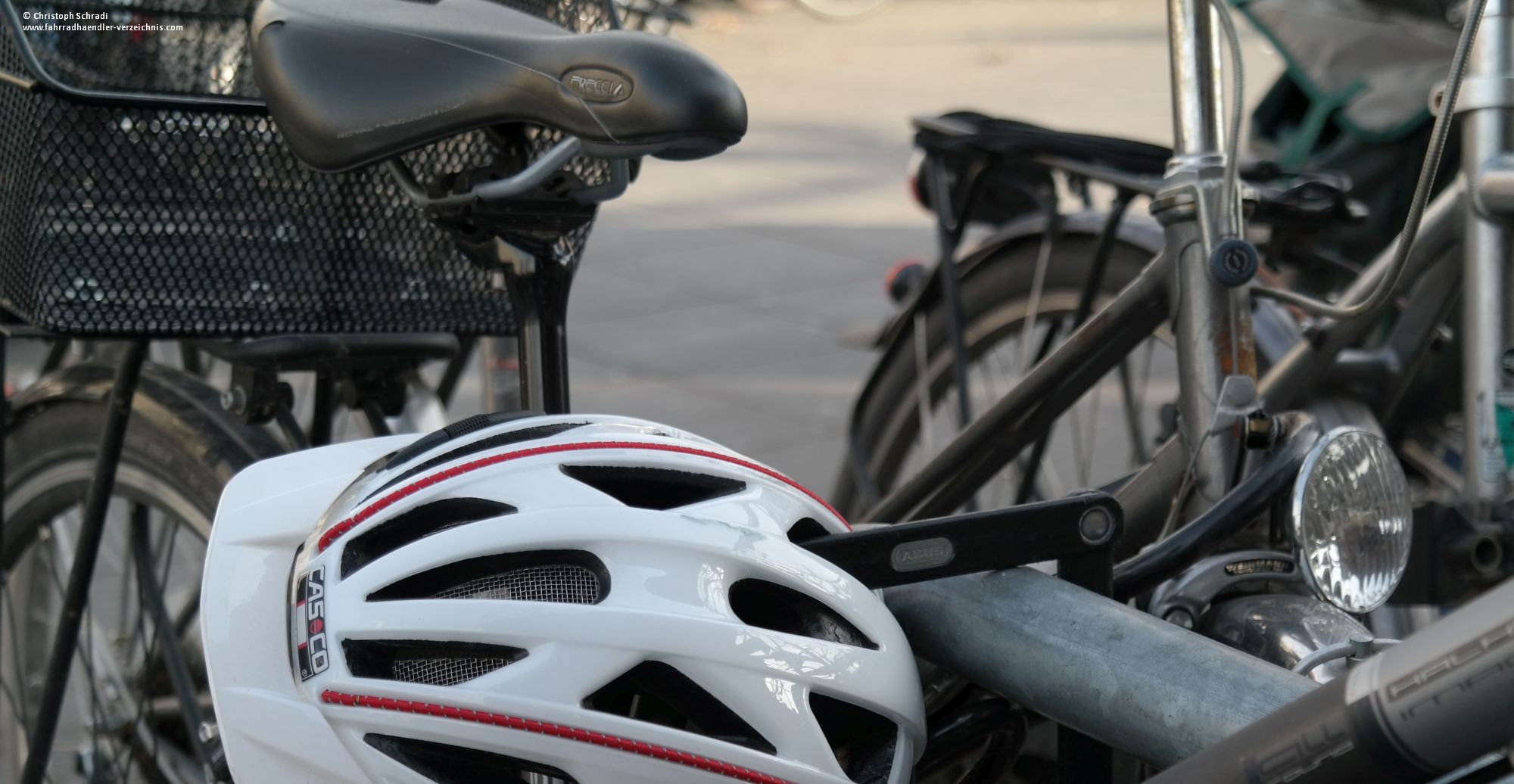 Um ein Fahrrad vor Diebstahl zu schützen kann etwa ein gutes Fahrradschloss helfen