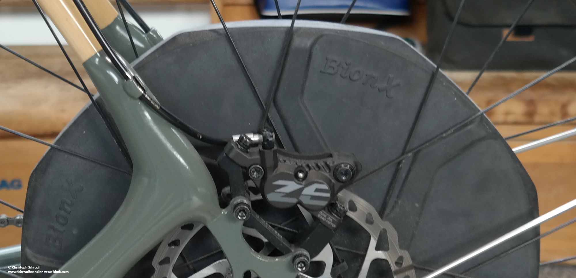 Wie auch bei Bosch kann die Beleuchtung am Bionx Motor mit 6 oder 12 Volt betrieben werden